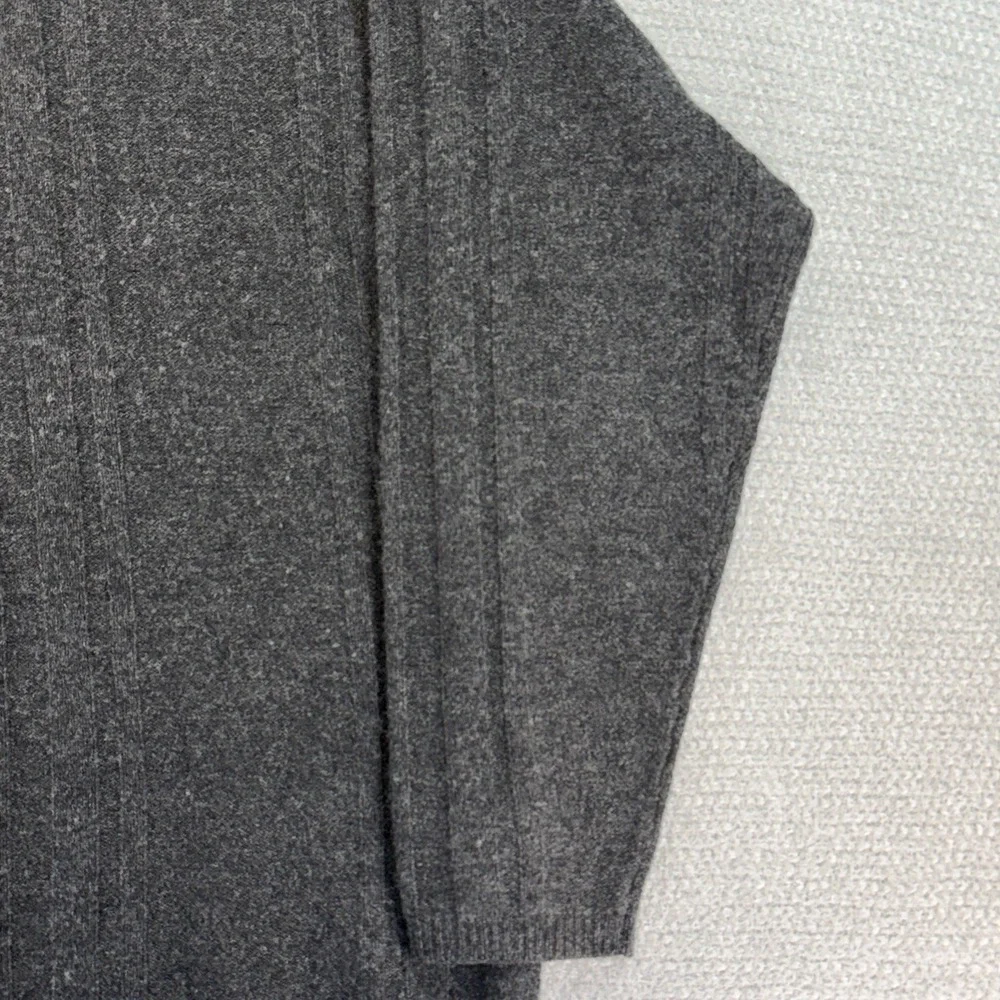 Vintage Woolrich Sweater Mens Large Charcoal Gray 100% Lambswool V-Neck Pullover